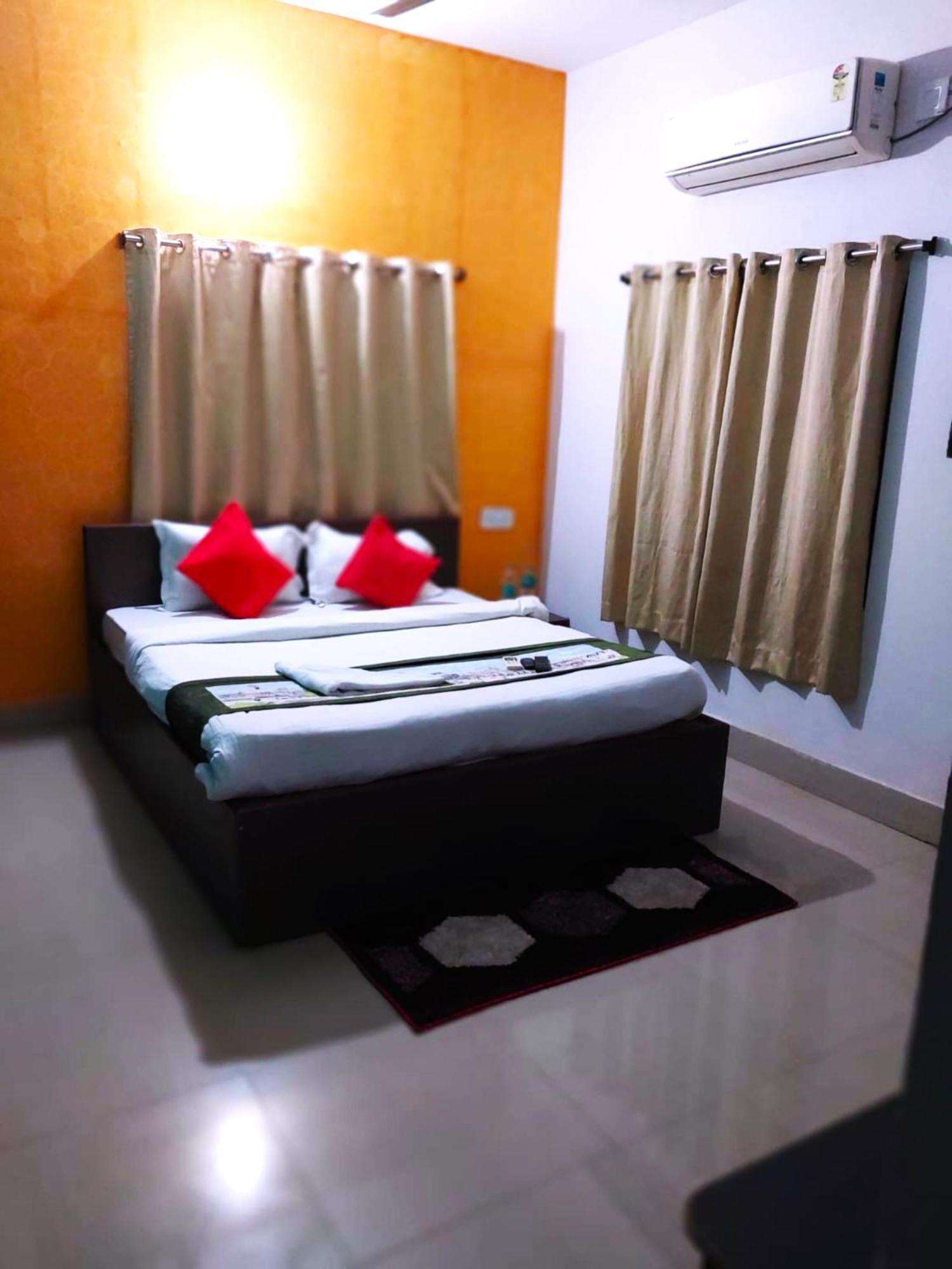 Hotel Madison Homes Бхубанешвар Екстериор снимка