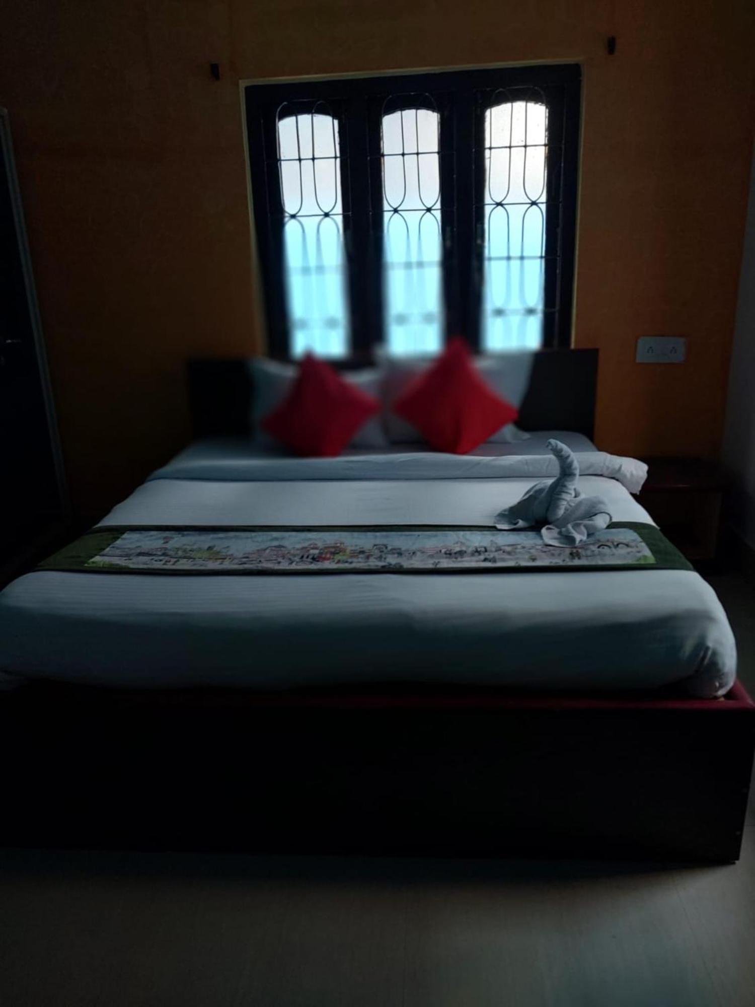 Hotel Madison Homes Бхубанешвар Екстериор снимка